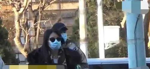 姐弟三当街吃瓜,姐弟三的欢乐食光