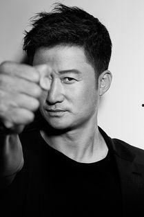 吴京儿子吃瓜照片,萌态可掬吃瓜照片引网友热议